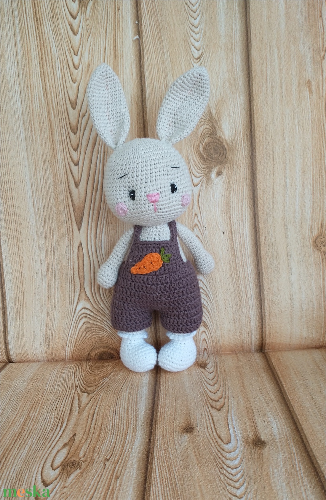 Amigurumi nyuszi fiú -répás horgolt barna nadrágban -öltöztethető  - játék & sport - baba & babaház - öltöztethető baba - Meska.hu