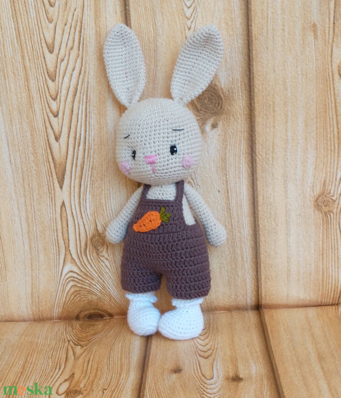 Amigurumi nyuszi fiú -répás horgolt barna nadrágban -öltöztethető  - játék & sport - baba & babaház - öltöztethető baba - Meska.hu