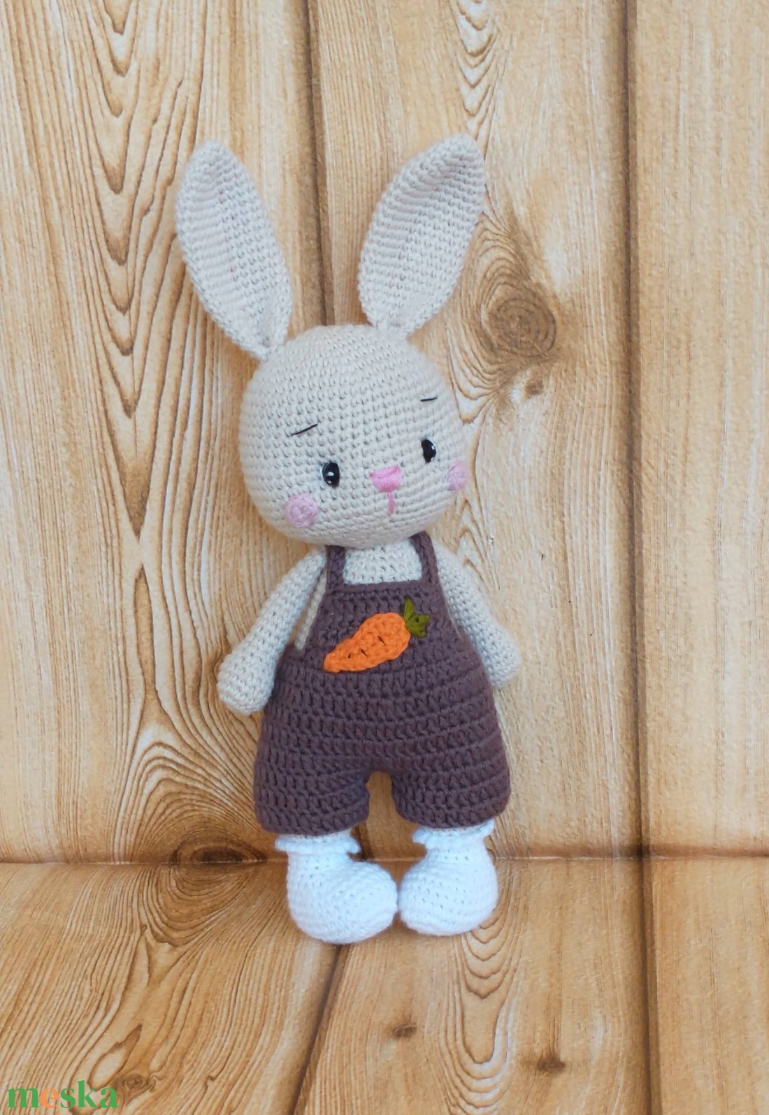 Amigurumi nyuszi fiú -répás horgolt barna nadrágban -öltöztethető  - játék & sport - baba & babaház - öltöztethető baba - Meska.hu