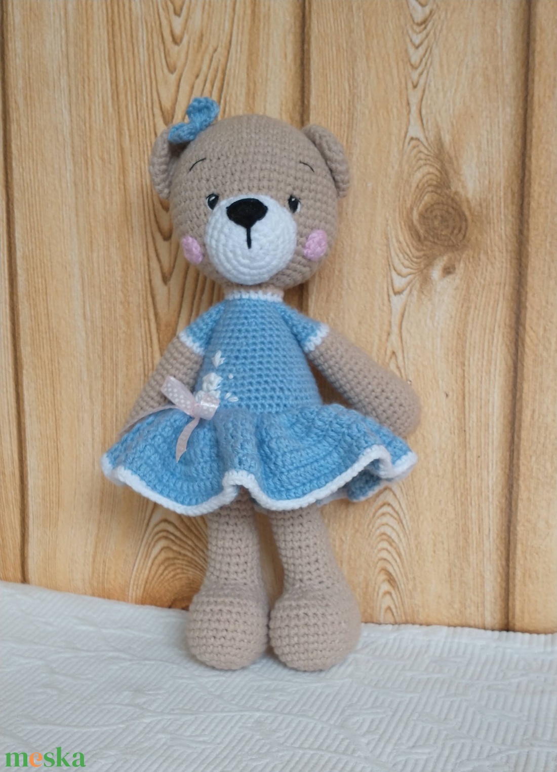 Egyedi amigurumi Mackó lány -egyedi himzett kék ruhás - horgolt figura - játék & sport - plüssállat & játékfigura - maci - Meska.hu