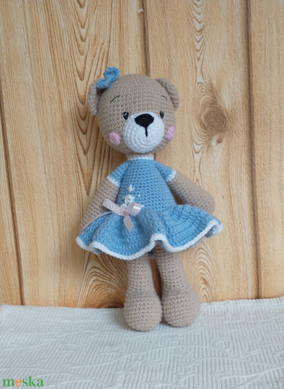 Egyedi amigurumi Mackó lány -egyedi himzett kék ruhás - horgolt figura - játék & sport - plüssállat & játékfigura - maci - Meska.hu