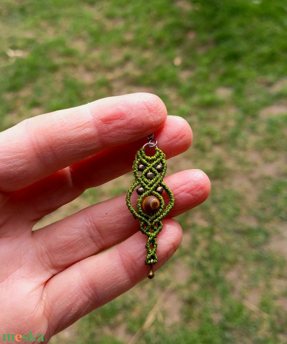 Tigrisszem gyöngyös makramé fülbevaló  - ékszer - fülbevaló - lógó fülbevaló - Meska.hu