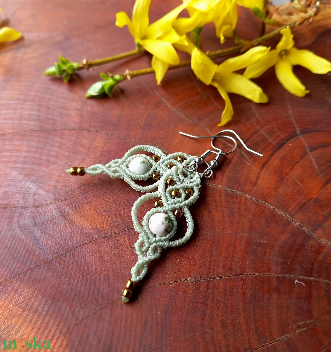 Halvány zöld makramé fülbevaló  - ékszer - fülbevaló - lógó fülbevaló - Meska.hu