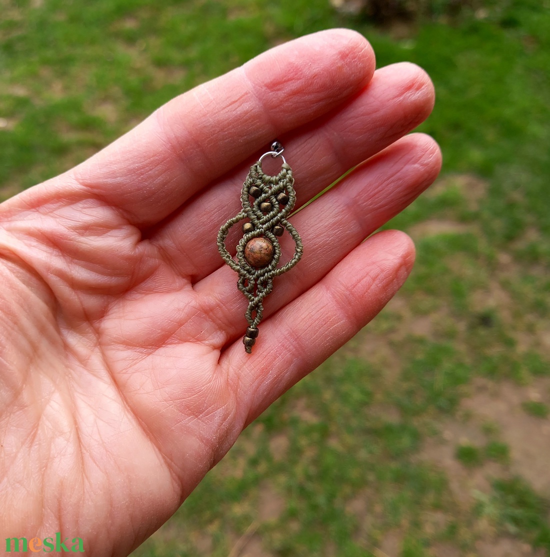 Zöldike,makramé fülbevaló  - ékszer - fülbevaló - lógó fülbevaló - Meska.hu