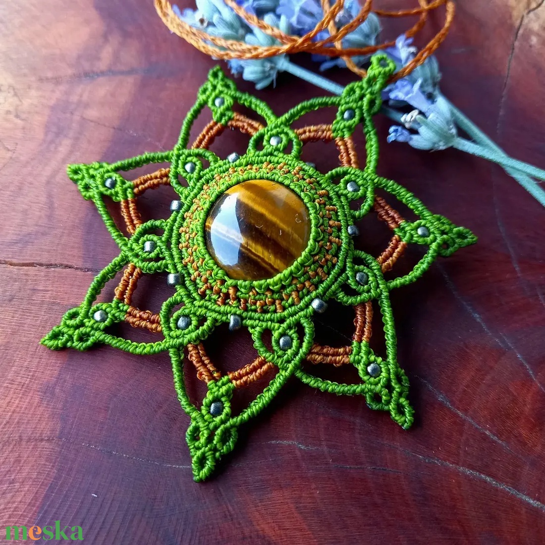 Zöld mandala, makramé nyaklánc - ékszer - nyaklánc - medálos nyaklánc - Meska.hu