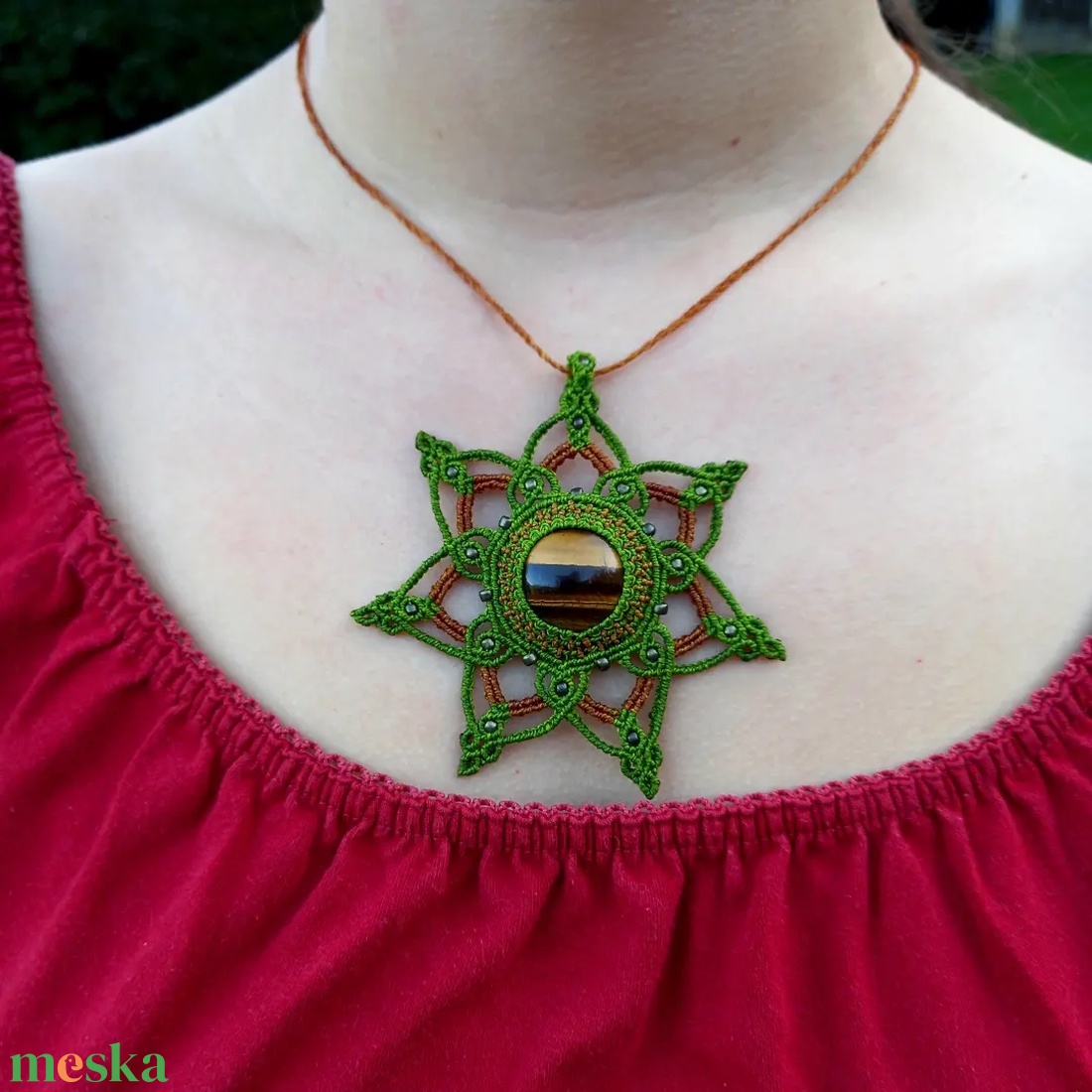 Zöld mandala, makramé nyaklánc - ékszer - nyaklánc - medálos nyaklánc - Meska.hu
