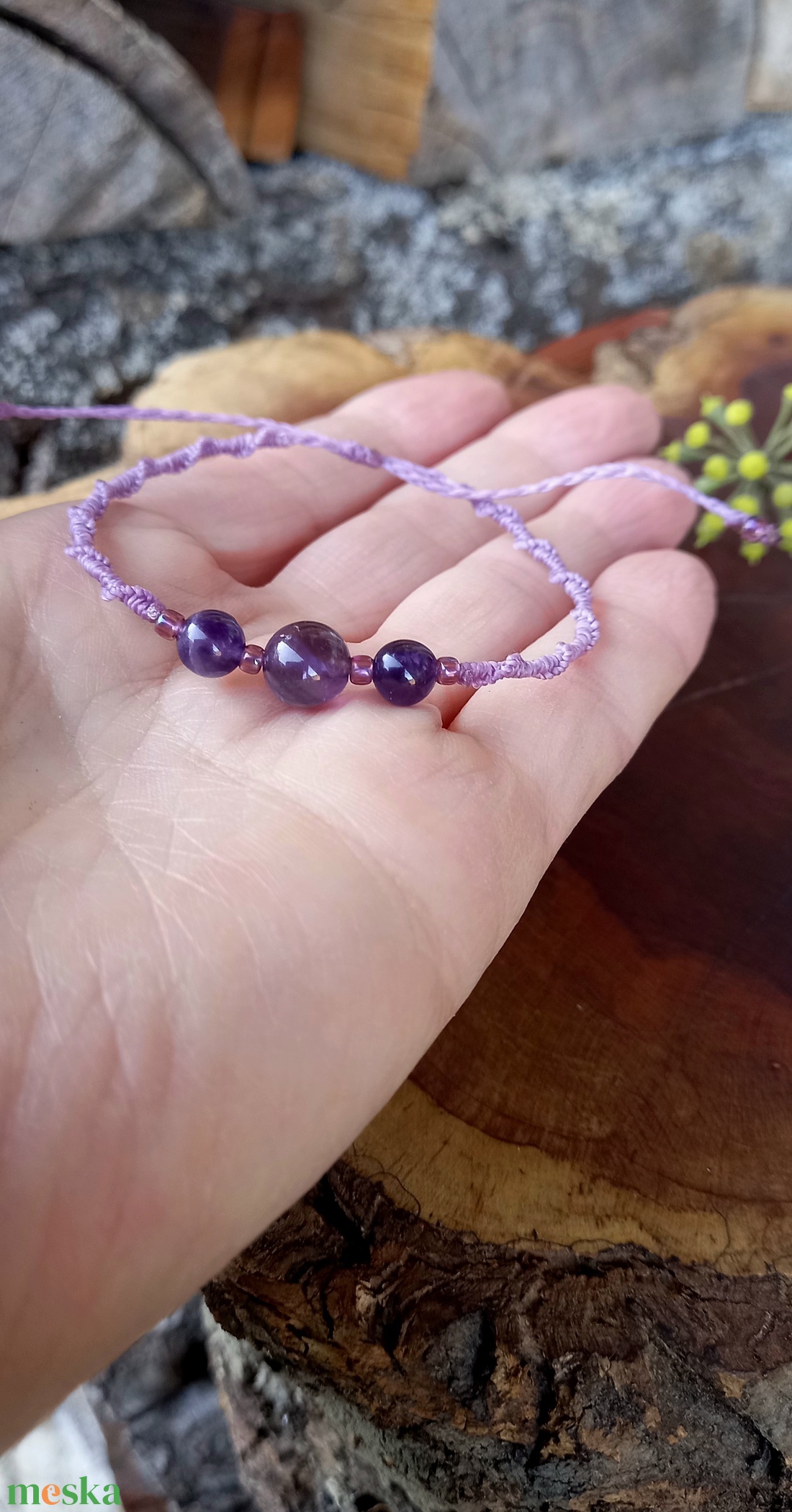 Ametiszt ,vékony makramé karkötő  - ékszer - karkötő - gyöngyös karkötő - Meska.hu