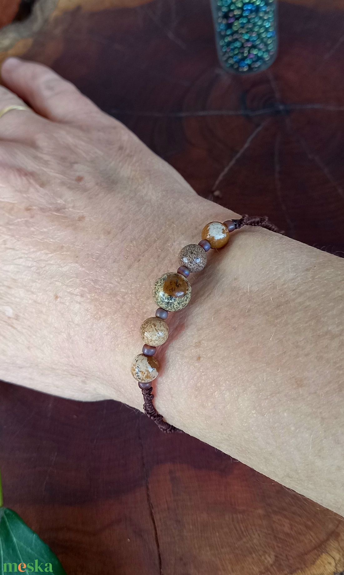 Mahagony barna/jáspis,makramé karkötő  - ékszer - karkötő - gyöngyös karkötő - Meska.hu