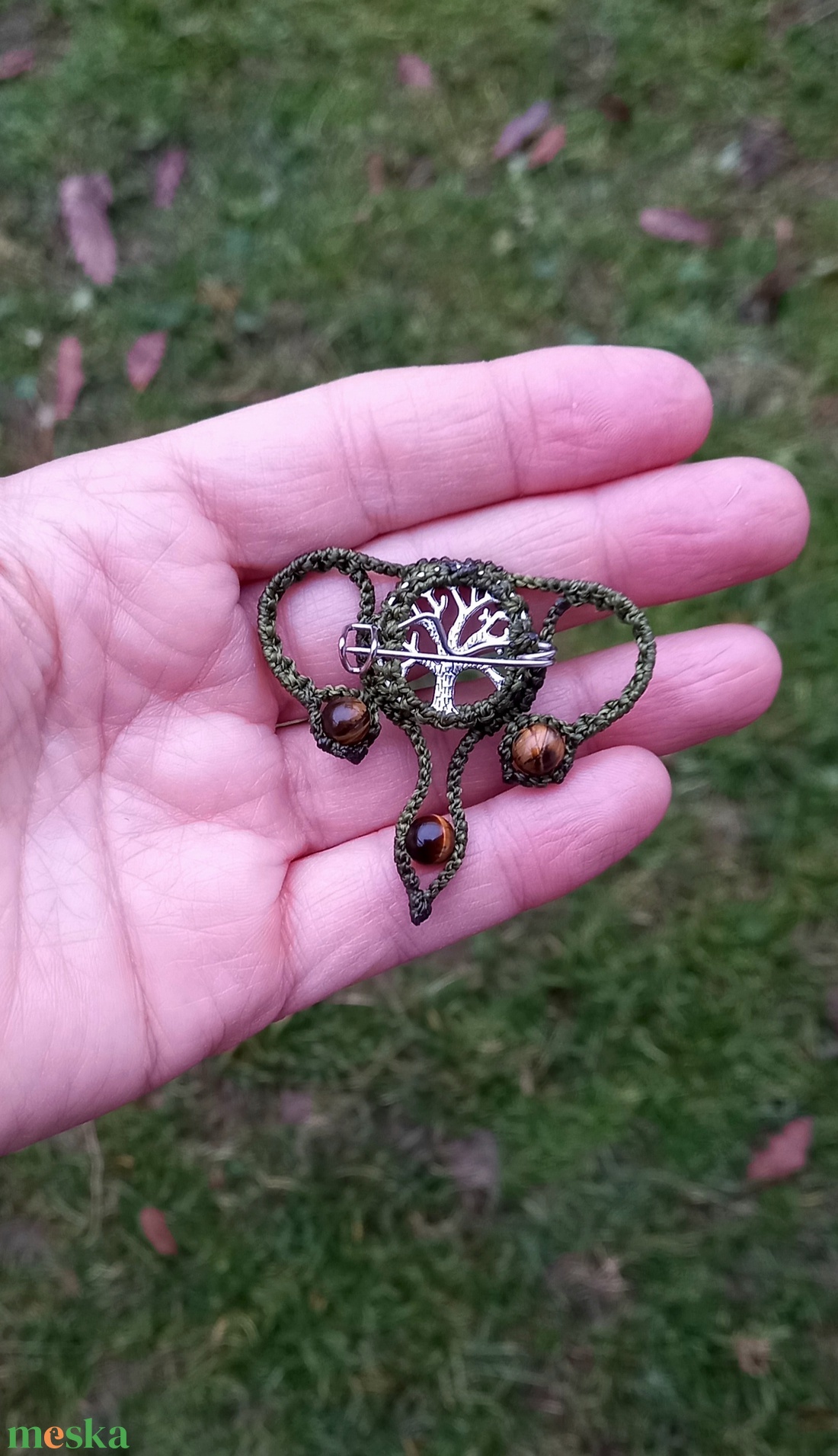 Nőiség , makramé bross - ékszer - kitűző és bross - Meska.hu