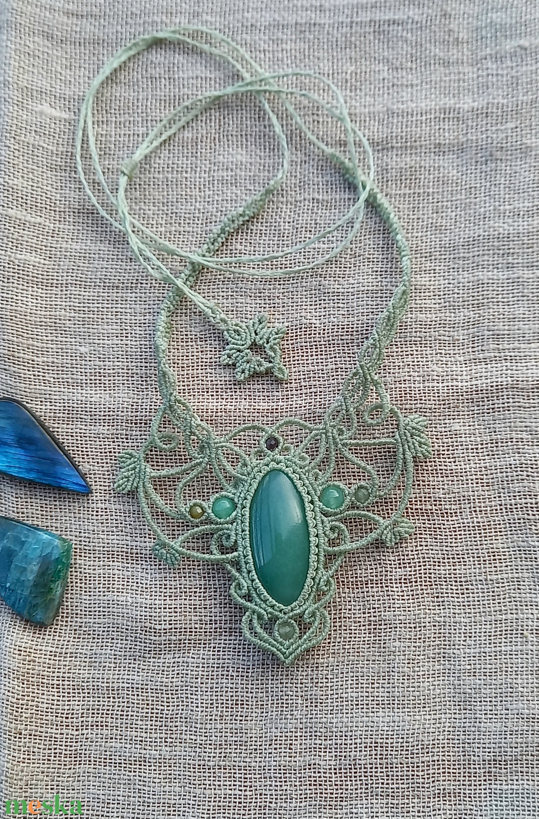 Halványzöld/aventurin, makramé nyaklánc  - ékszer - nyaklánc - medálos nyaklánc - Meska.hu