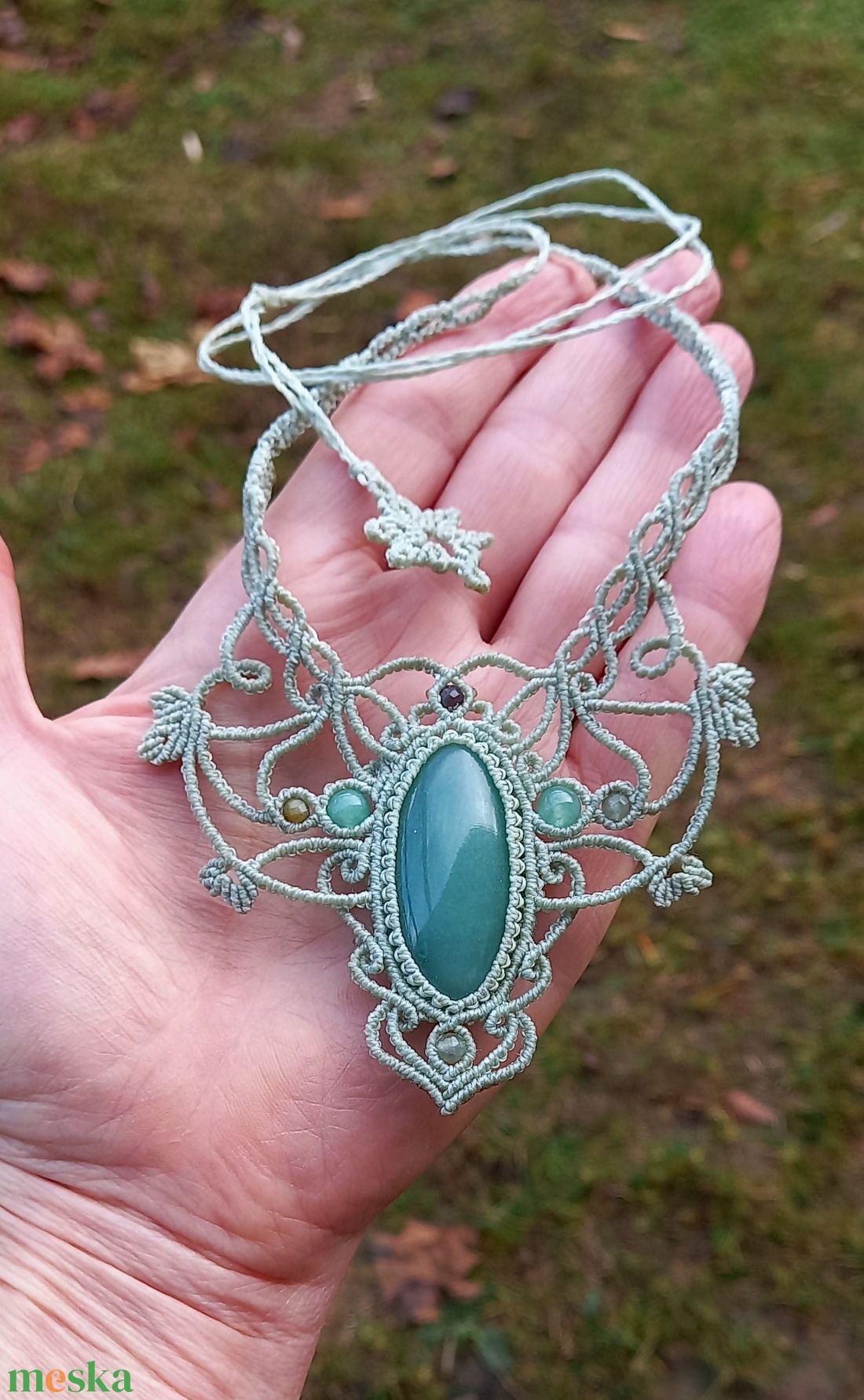 Halványzöld/aventurin, makramé nyaklánc  - ékszer - nyaklánc - medálos nyaklánc - Meska.hu
