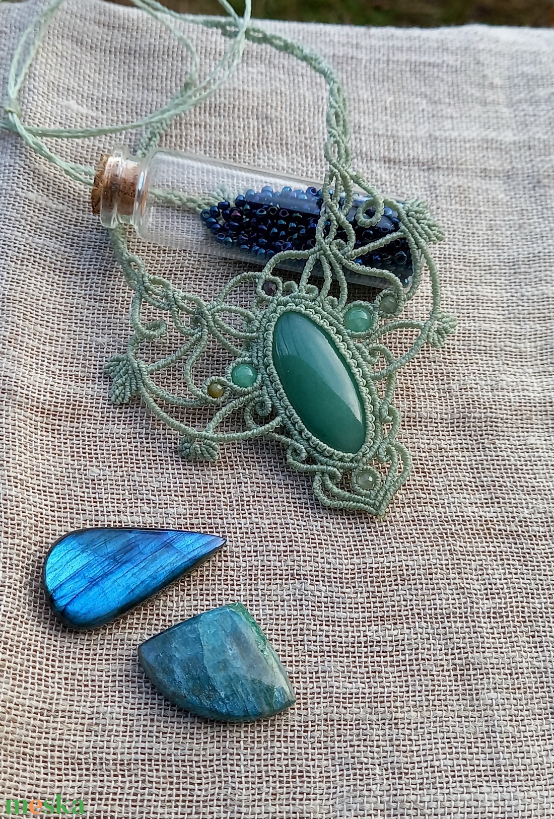 Halványzöld/aventurin, makramé nyaklánc  - ékszer - nyaklánc - medálos nyaklánc - Meska.hu