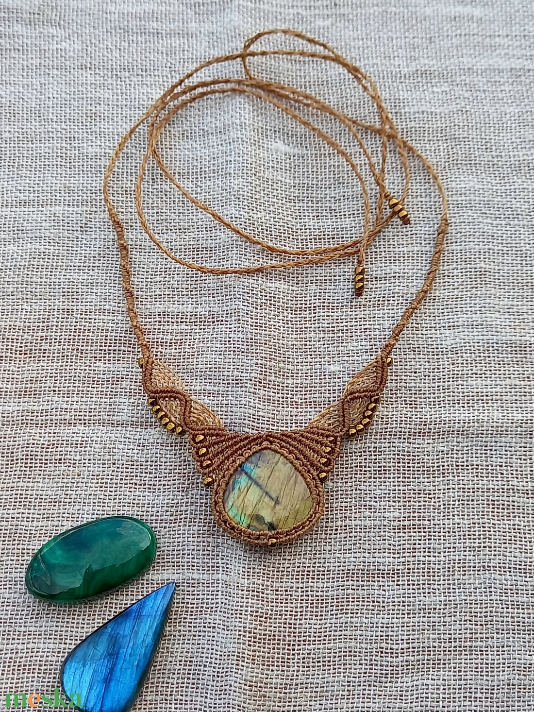 Óarany/labradorit, makramé nyaklánc  - ékszer - nyaklánc - medálos nyaklánc - Meska.hu