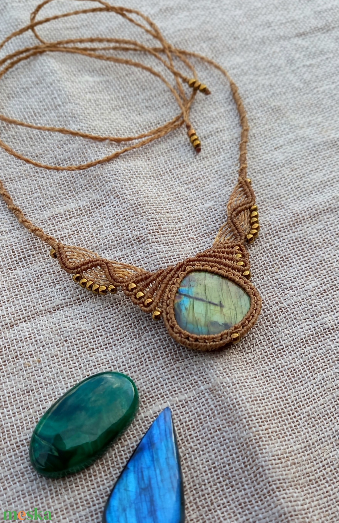 Óarany/labradorit, makramé nyaklánc  - ékszer - nyaklánc - medálos nyaklánc - Meska.hu