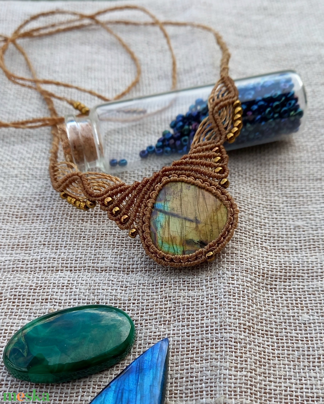Óarany/labradorit, makramé nyaklánc  - ékszer - nyaklánc - medálos nyaklánc - Meska.hu