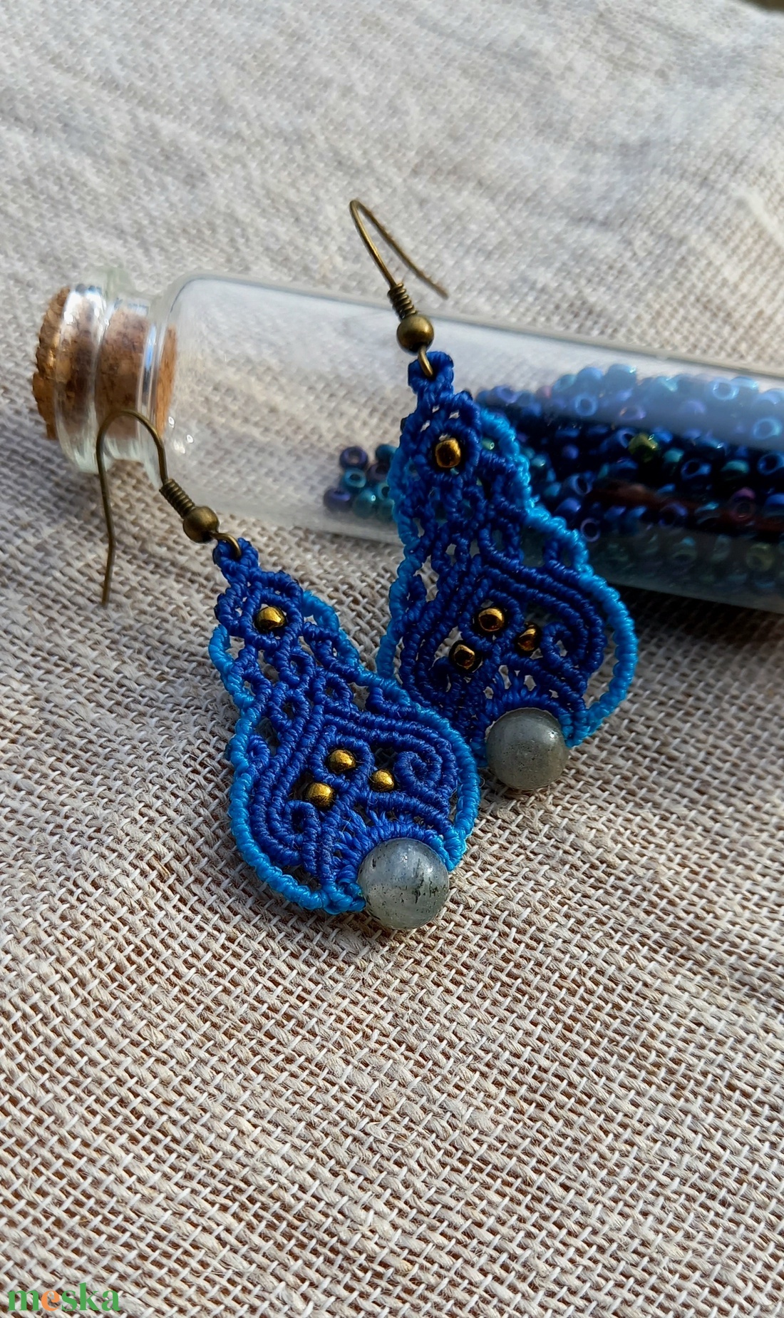 Kék/türkizkék/labradorit, makramé fülbevaló  - ékszer - fülbevaló - lógó fülbevaló - Meska.hu