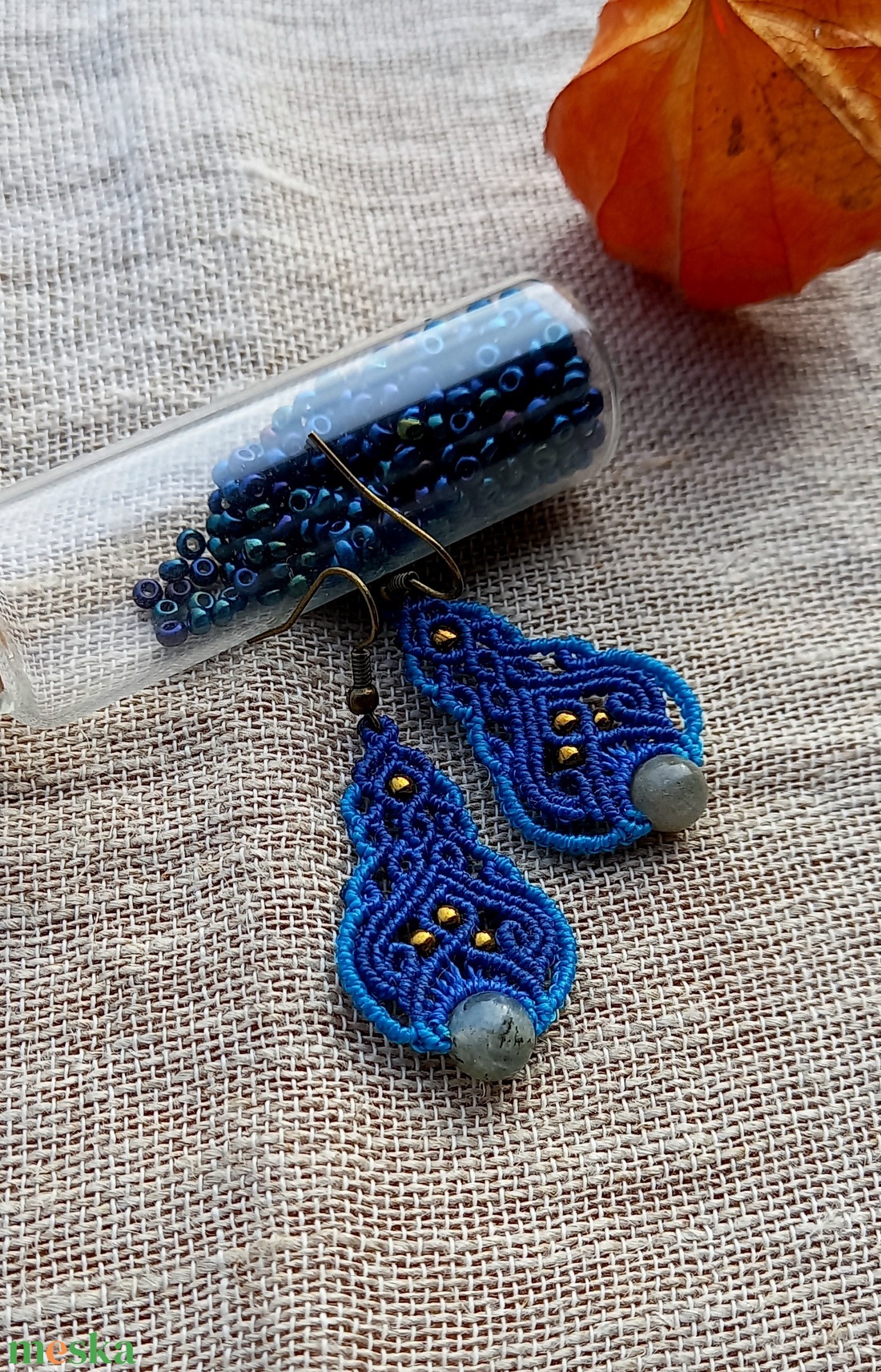 Kék/türkizkék/labradorit, makramé fülbevaló  - ékszer - fülbevaló - lógó fülbevaló - Meska.hu