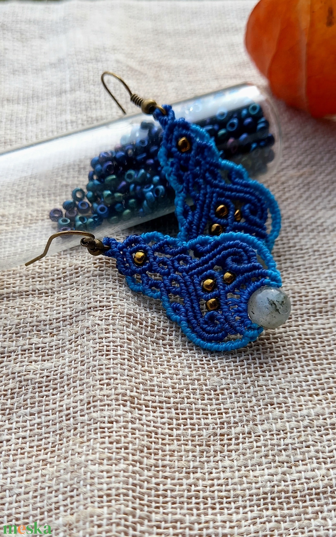 Kék/türkizkék/labradorit, makramé fülbevaló  - ékszer - fülbevaló - lógó fülbevaló - Meska.hu