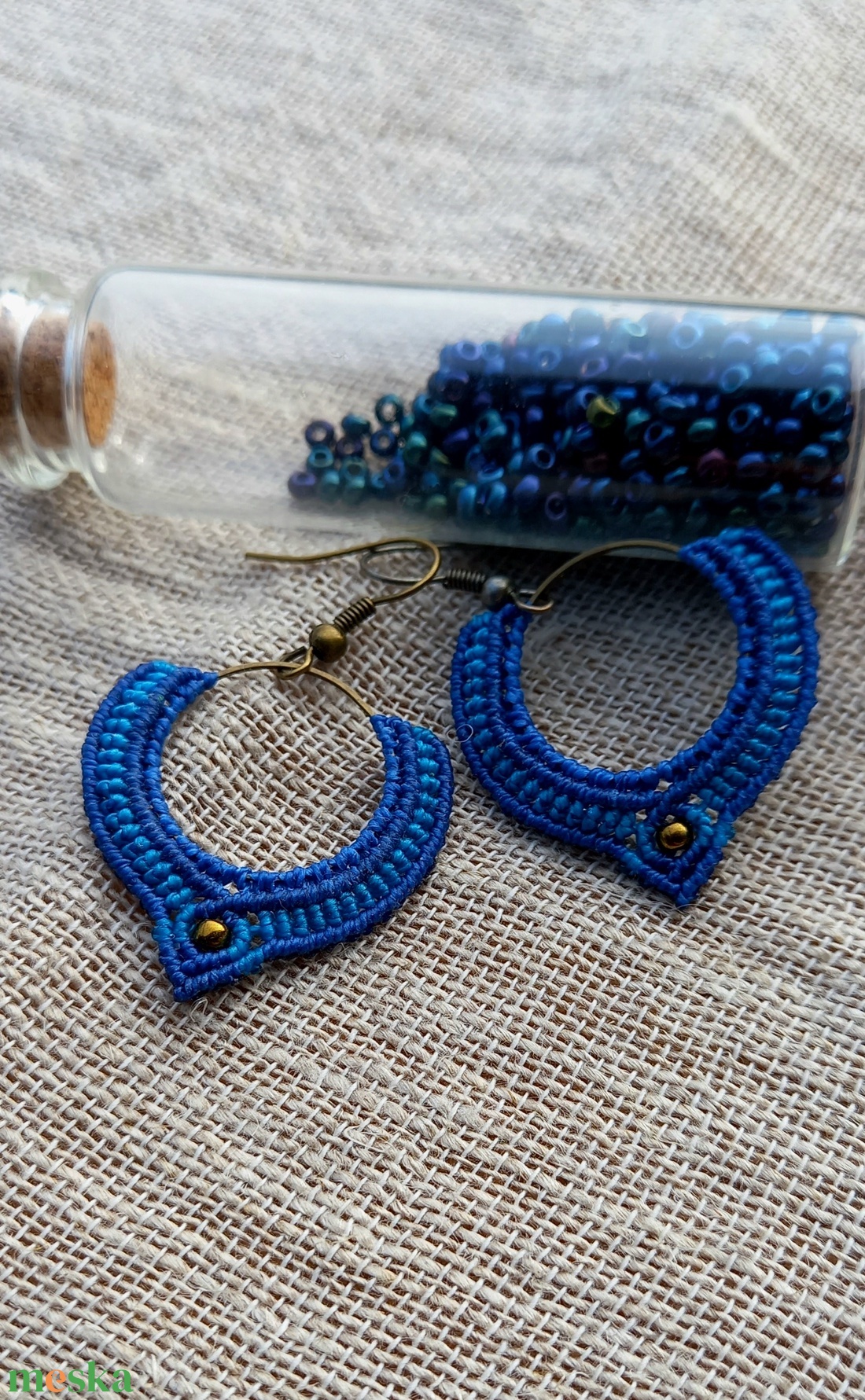 Kék/türkizkék/karika, makramé fülbevaló  - ékszer - fülbevaló - lógó fülbevaló - Meska.hu