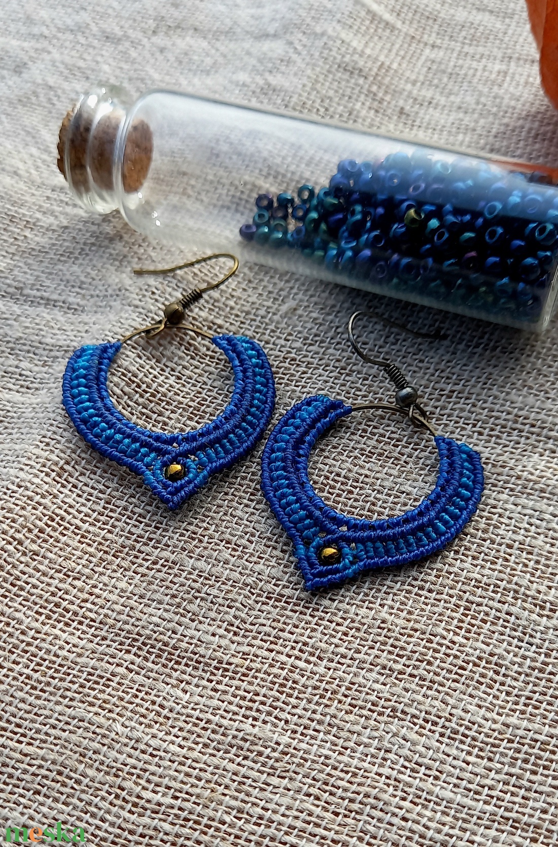 Kék/türkizkék/karika, makramé fülbevaló  - ékszer - fülbevaló - lógó fülbevaló - Meska.hu