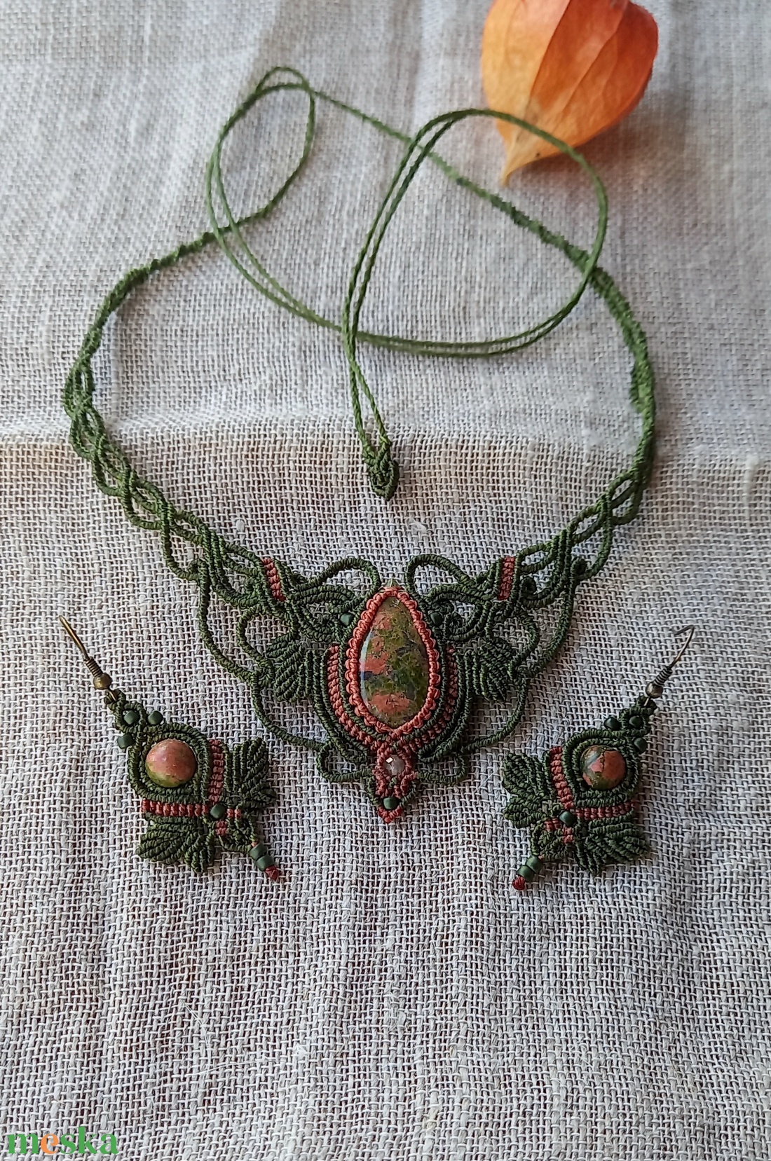 Unakit/olívazöld ,makramé nyaklánc  - ékszer - nyaklánc - medálos nyaklánc - Meska.hu