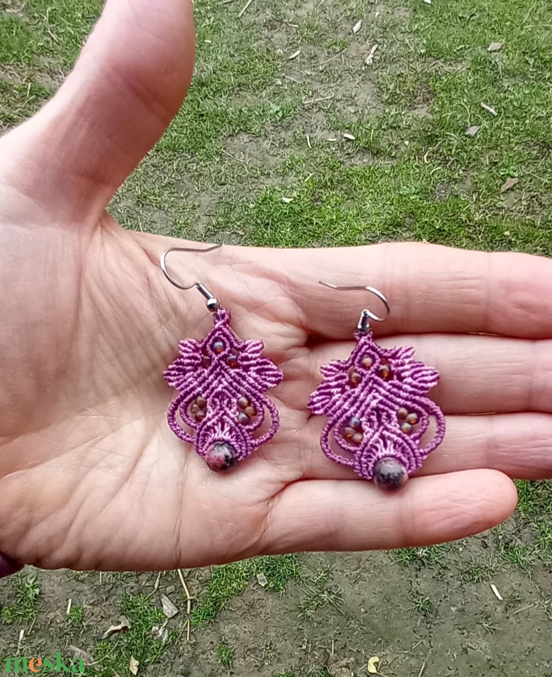 Lili / viola makramé fülbevaló  - ékszer - fülbevaló - lógó fülbevaló - Meska.hu
