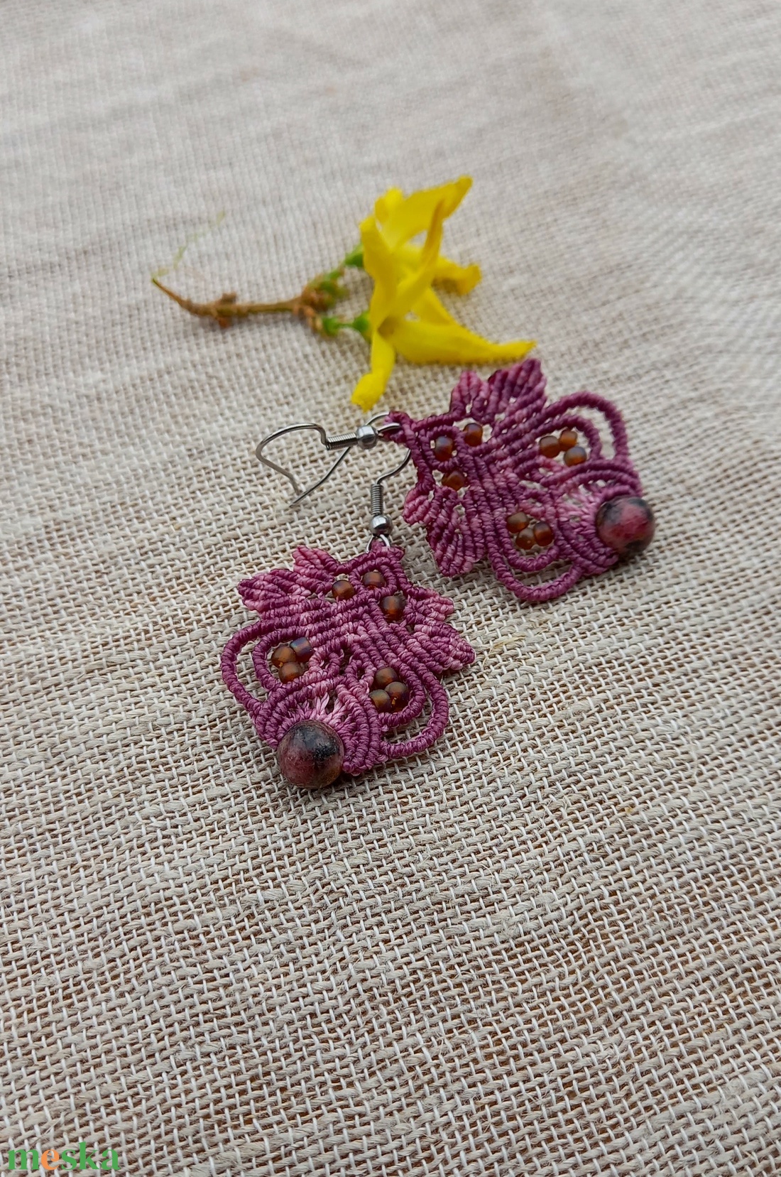 Lili / viola makramé fülbevaló  - ékszer - fülbevaló - lógó fülbevaló - Meska.hu