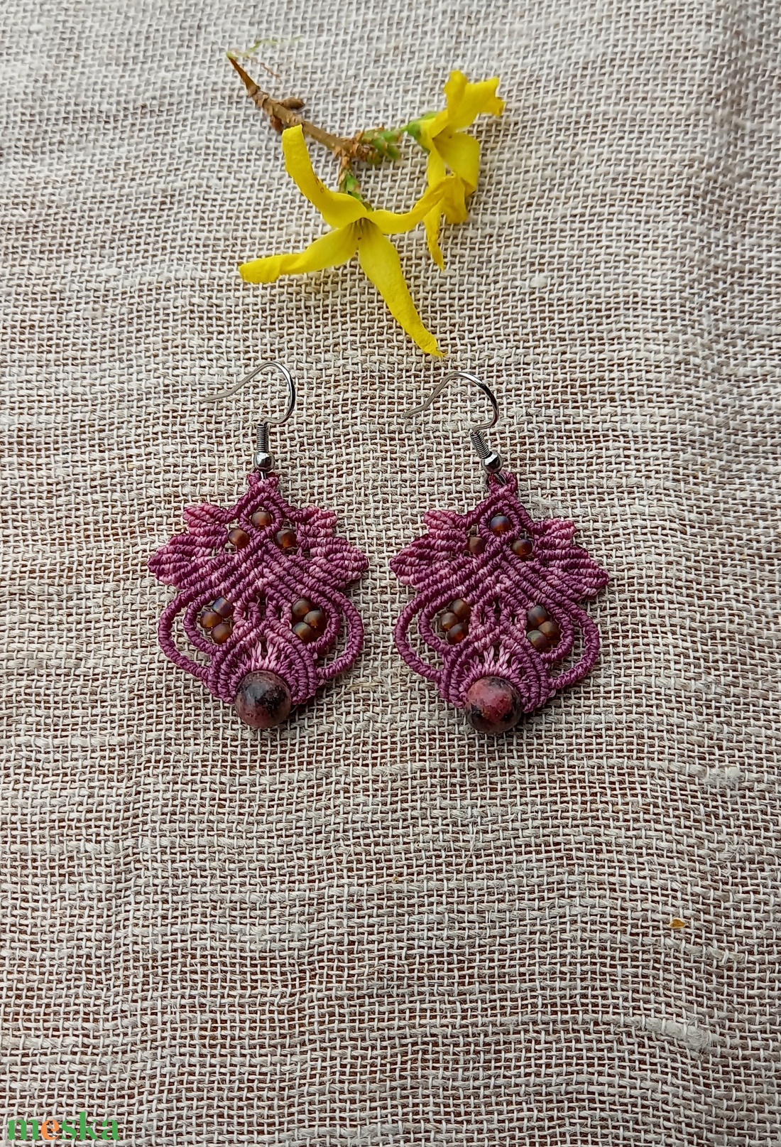 Lili / viola makramé fülbevaló  - ékszer - fülbevaló - lógó fülbevaló - Meska.hu