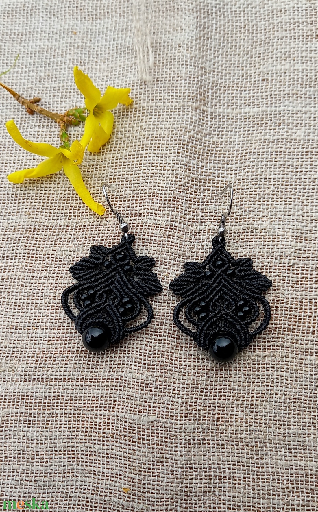 Lili/ ónix/fekete makramé fülbevaló  - ékszer - fülbevaló - lógó fülbevaló - Meska.hu