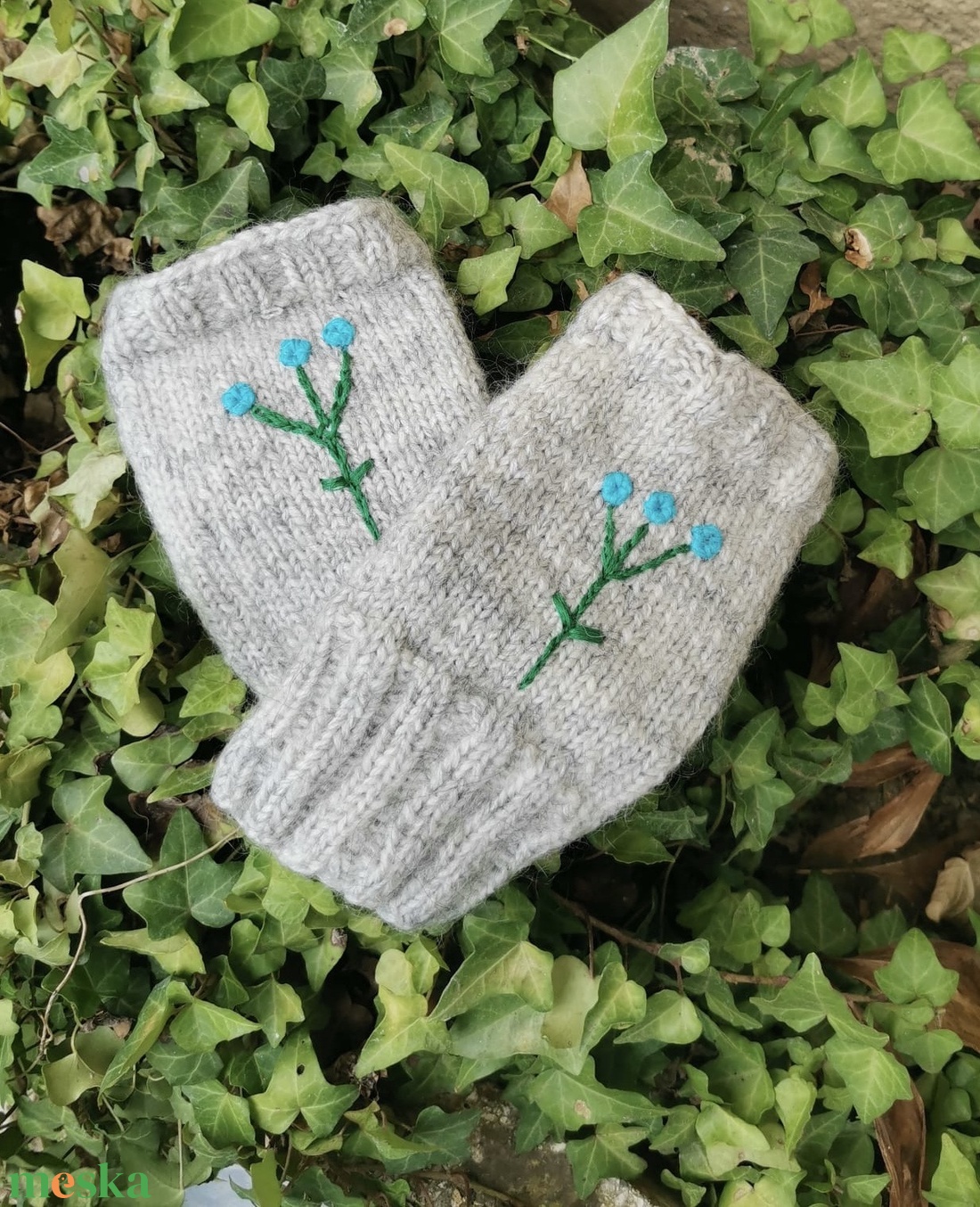 Ujjatlan kézi kötésű kesztyű hímzett virágokkal - ruha & divat - sál, sapka, kendő - kesztyű - Meska.hu Ujjatlan kézi kötésű kesztyű hímzett virágokkal - ruha & divat - sál, sapka, kendő - kesztyű - Meska.hu