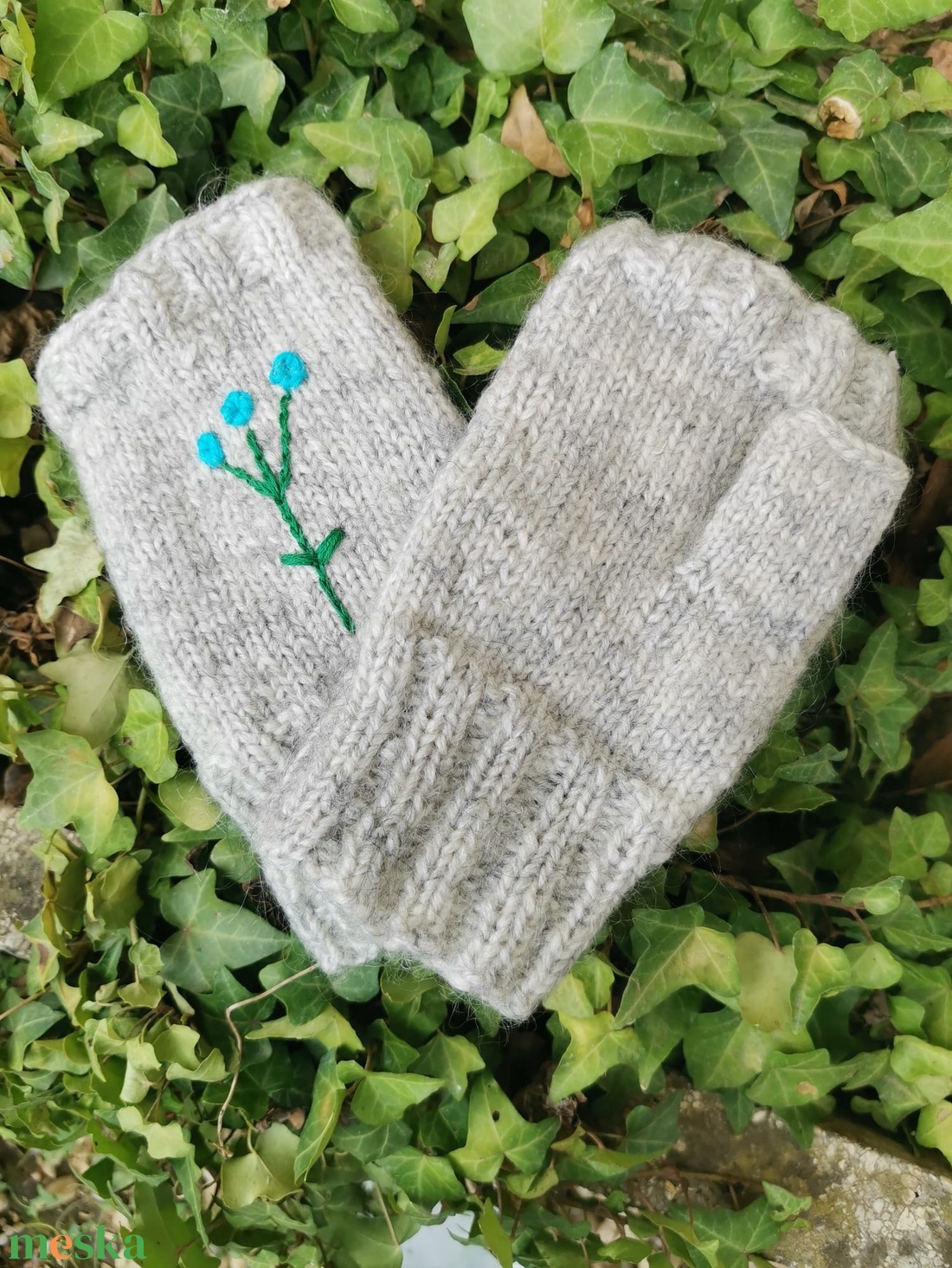 Ujjatlan kézi kötésű kesztyű hímzett virágokkal - ruha & divat - sál, sapka, kendő - kesztyű - Meska.hu Ujjatlan kézi kötésű kesztyű hímzett virágokkal - ruha & divat - sál, sapka, kendő - kesztyű - Meska.hu