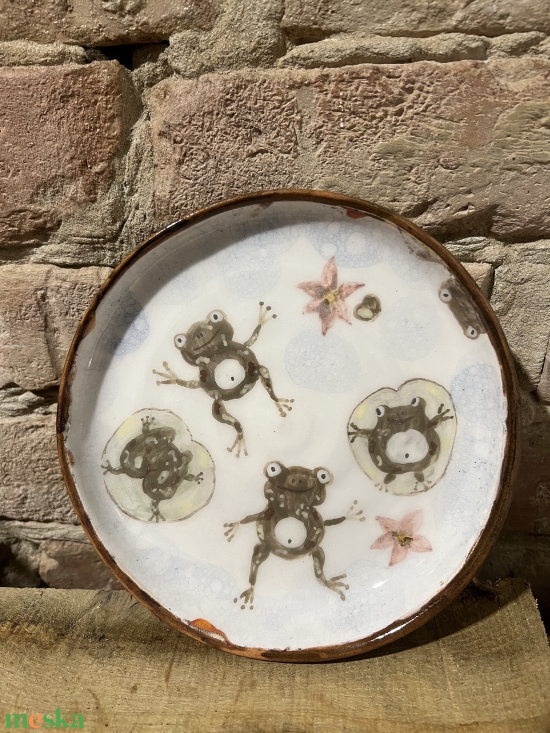 Kézzel festett kerámia tál  Vidám békák  16 cm - otthon & életmód - konyhafelszerelés, tálalás - tálalás - tányér & étkészlet - Meska.hu