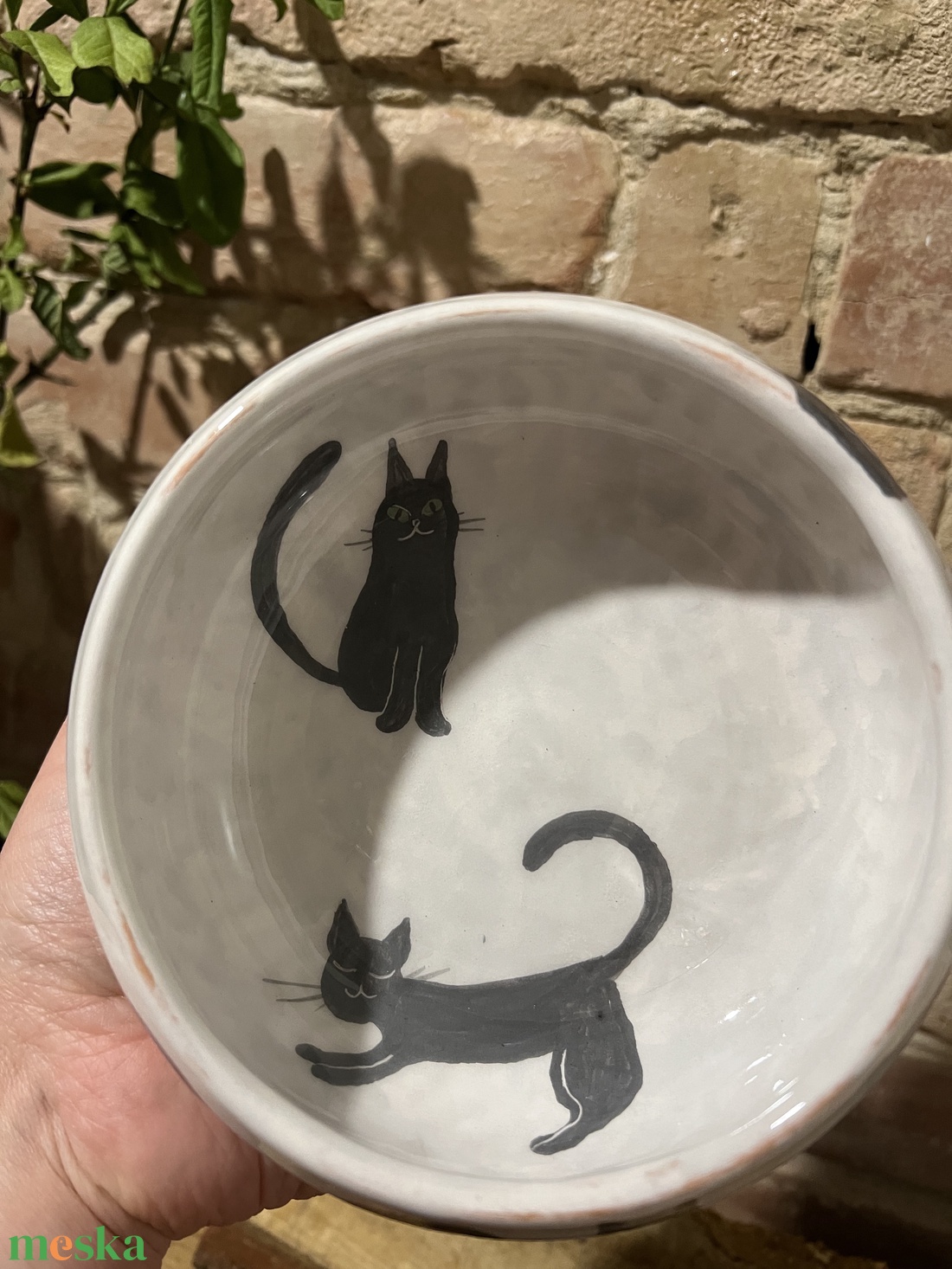 Kézzel festett mély kerámia tál  Fekete macskák  - otthon & életmód - konyhafelszerelés, tálalás - tálalás - tányér & étkészlet - Meska.hu