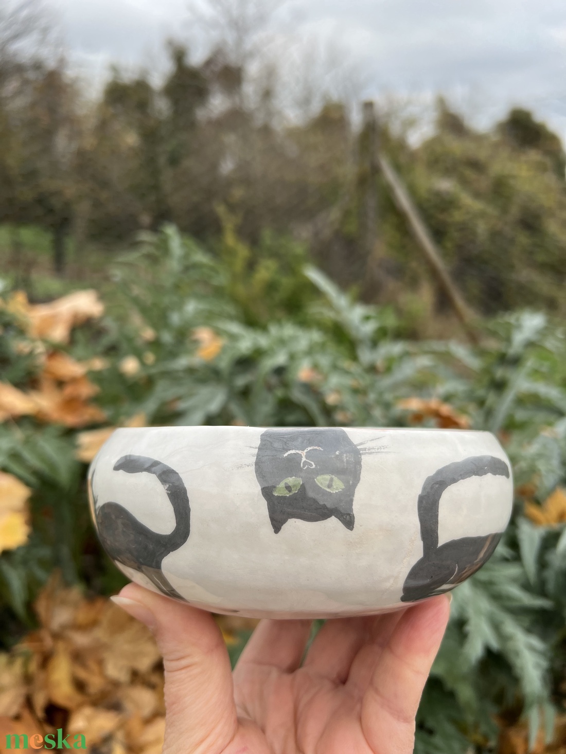 Kézzel festett mély kerámia tál � Fekete macskák  - otthon & életmód - konyhafelszerelés, tálalás - tálalás - tányér & étkészlet - Meska.hu