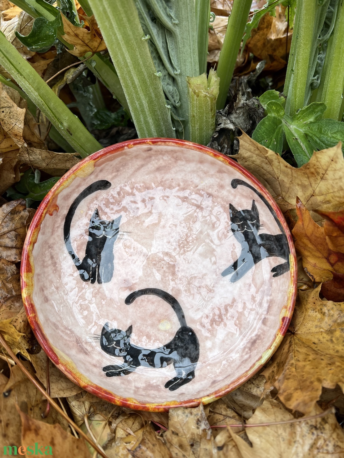 Kézzel festett  kerámia tál  Fekete macskák  - otthon & életmód - konyhafelszerelés, tálalás - tálalás - tányér & étkészlet - Meska.hu