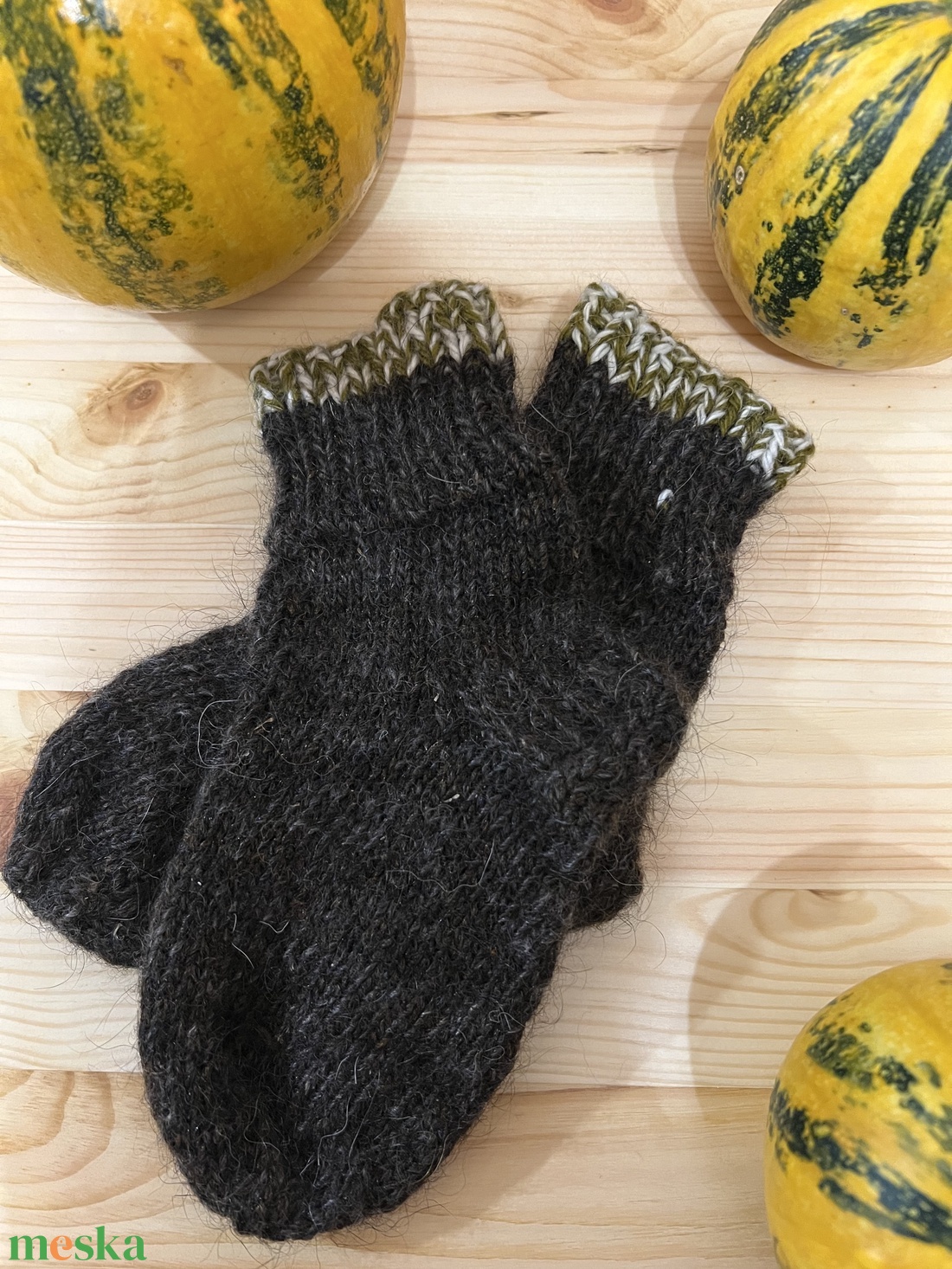 Kézzel kötött nagymama-zokni  természetes kecskegyapjúból - ruha & divat - cipő & papucs - zokni - Meska.hu