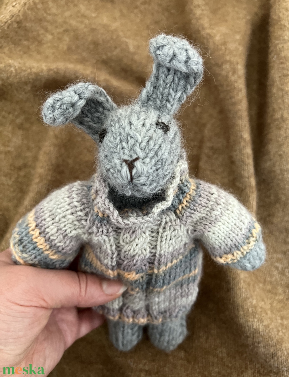 Waldorf jellegű kötött nyuszi � 100% gyapjú, levehető pulóverrel (23 cm) - baba - mama - baba játékok - waldorf játékok - Meska.hu