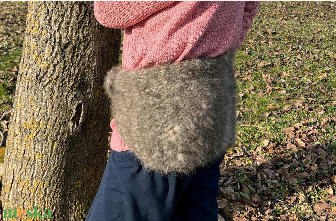 Kézzel font kutyaszőr derékmelegítő � Nagymama gondoskodása (Cruelty-free) - ruha & divat - női ruha - mellény - Meska.hu