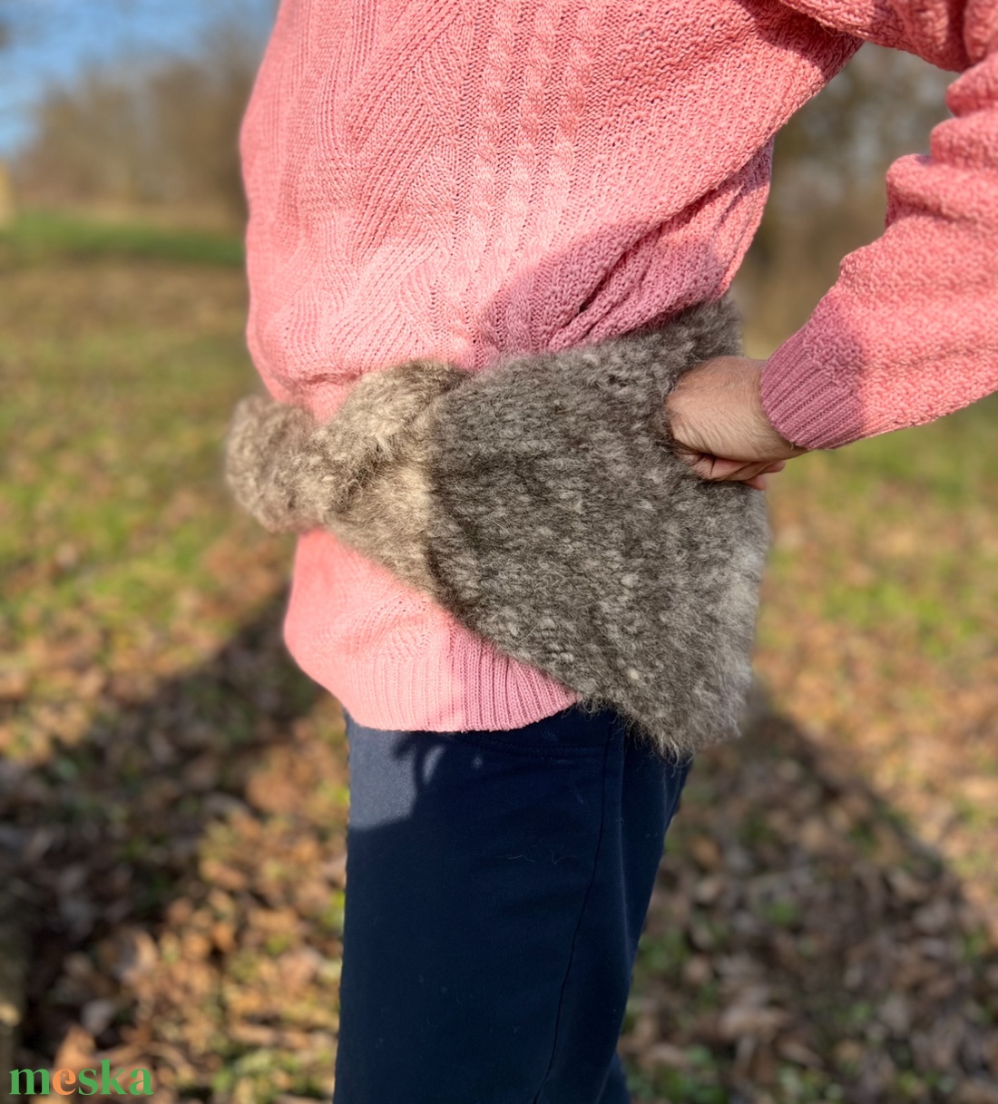 Kézzel font kutyaszőr derékmelegítő � Nagymama gondoskodása (Cruelty-free) - ruha & divat - női ruha - mellény - Meska.hu