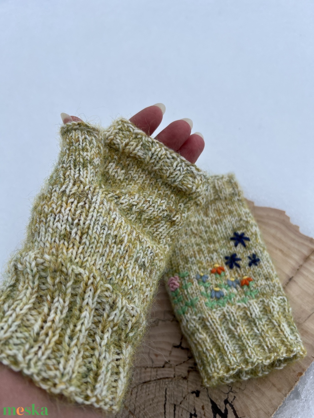 Kézzel kötött virágos ujjatlan kesztyű � Autóvezetéshez is ideális - ruha & divat - sál, sapka, kendő - kesztyű - Meska.hu