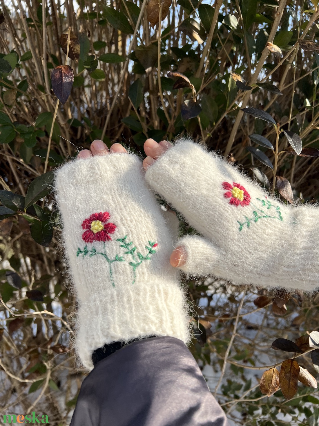 Pihe-puha alpaka-selyem ujjatlan kesztyű � Kézzel hímzett, elegáns viselet - ruha & divat - sál, sapka, kendő - kesztyű - Meska.hu