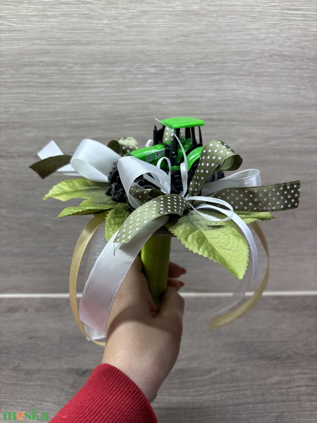 Traktoros ballagási csokor - otthon & életmód - virágdekoráció - virágok - virágcsokor - Meska.hu