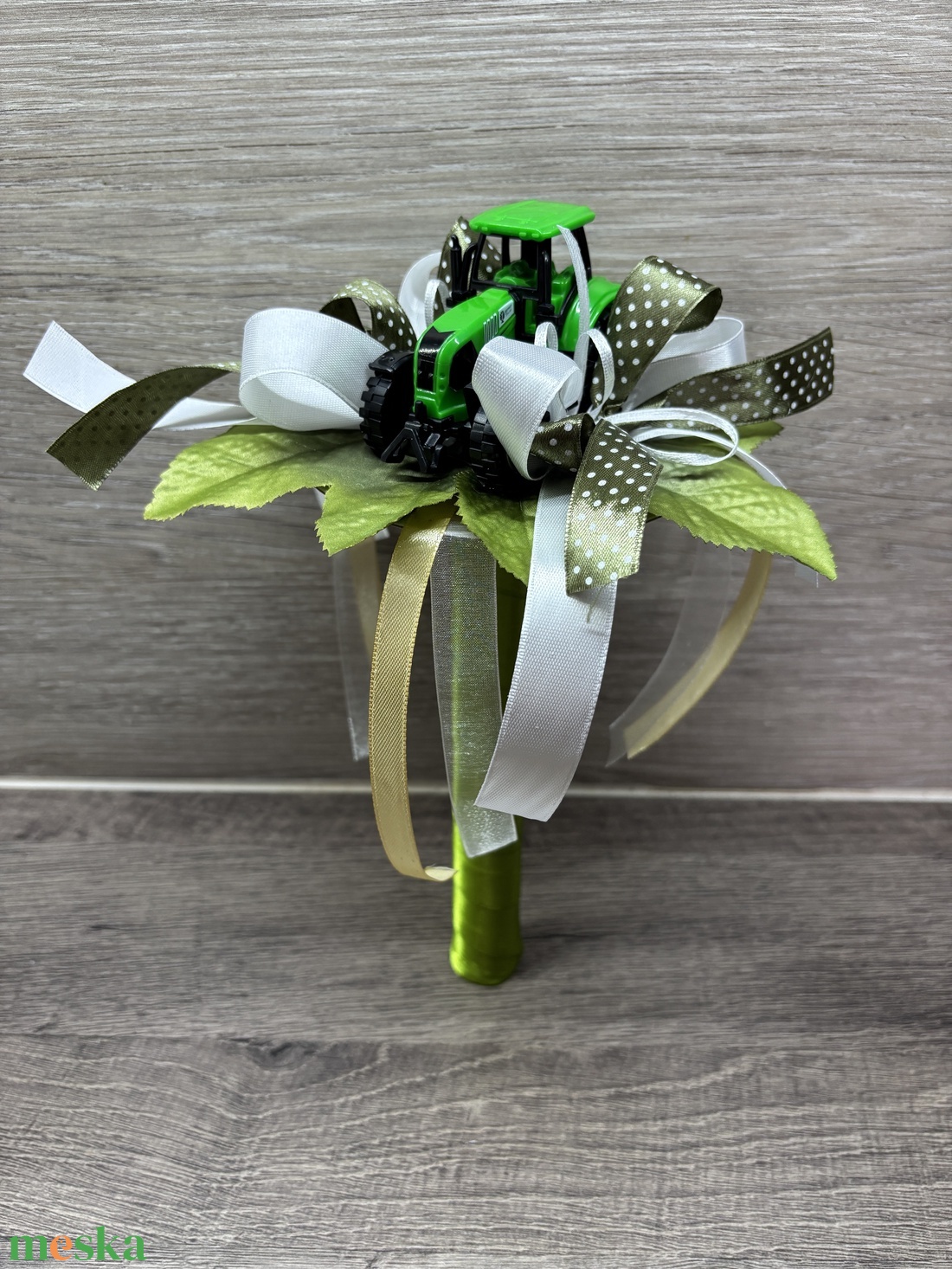 Traktoros ballagási csokor - otthon & életmód - virágdekoráció - virágok - virágcsokor - Meska.hu