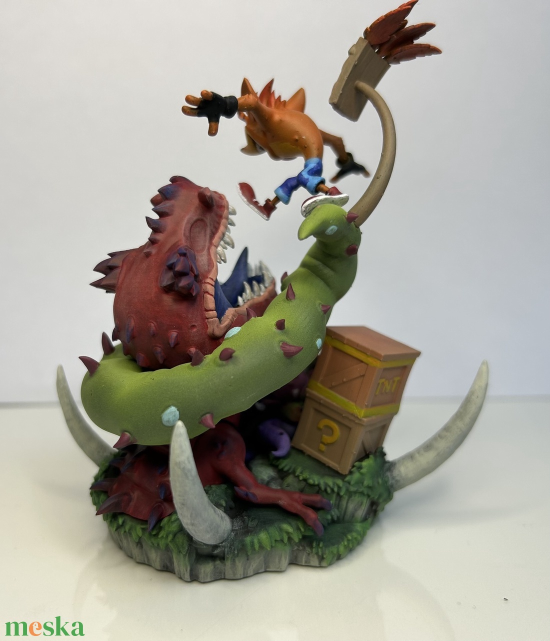 Crash Bandicoot kézzel festett szobor � gamer dekor / gyűjtői figura - otthon & életmód - dekoráció - asztal és polc dekoráció - könyvszobor - Meska.hu