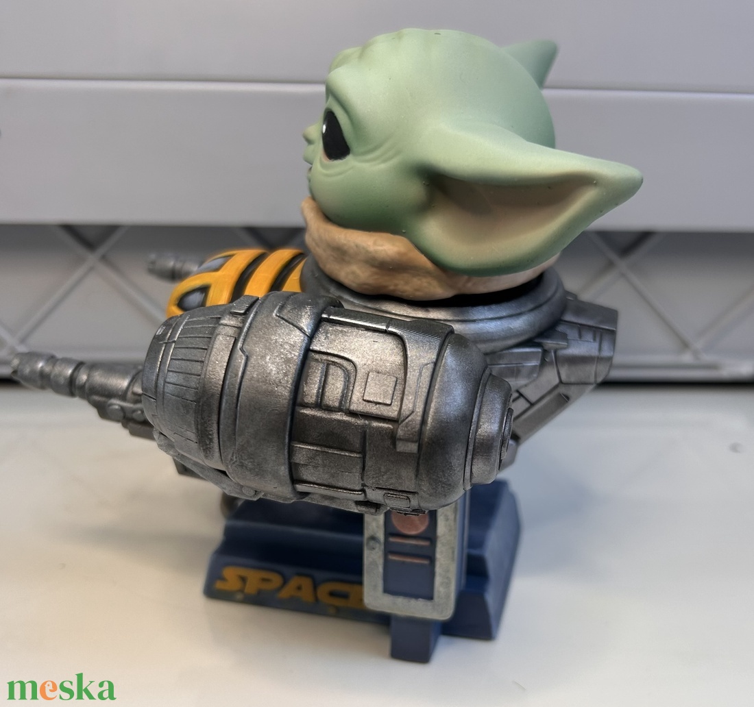 Kézzel festett Grogu figura a Razor Crest hajón � The Mandalorian ihlette gyűjtői szobor - otthon & életmód - dekoráció - asztal és polc dekoráció - asztaldísz - Meska.hu