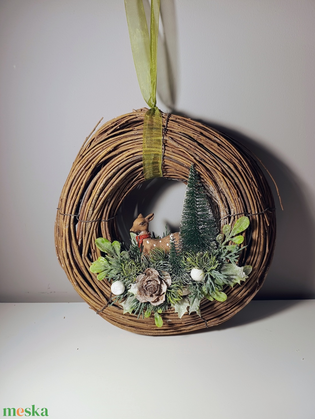 Szarvas figurás ajtódísz kopogtató erdei karácsonyi ünnepi fa koszorú alapon - otthon & életmód - dekoráció - ajtó- és ablak dekoráció - ajtódísz & kopogtató - Meska.hu