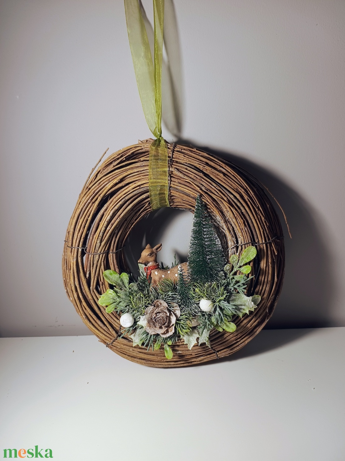 Szarvas figurás ajtódísz kopogtató erdei karácsonyi ünnepi fa koszorú alapon - otthon & életmód - dekoráció - ajtó- és ablak dekoráció - ajtódísz & kopogtató - Meska.hu