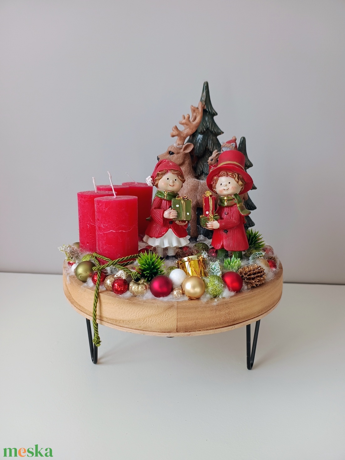 Magasított kör alapban piros gyertyákkal adventi karácsonyi ünnepi asztaldísz - karácsony - adventi díszek - adventi asztaldísz - Meska.hu
