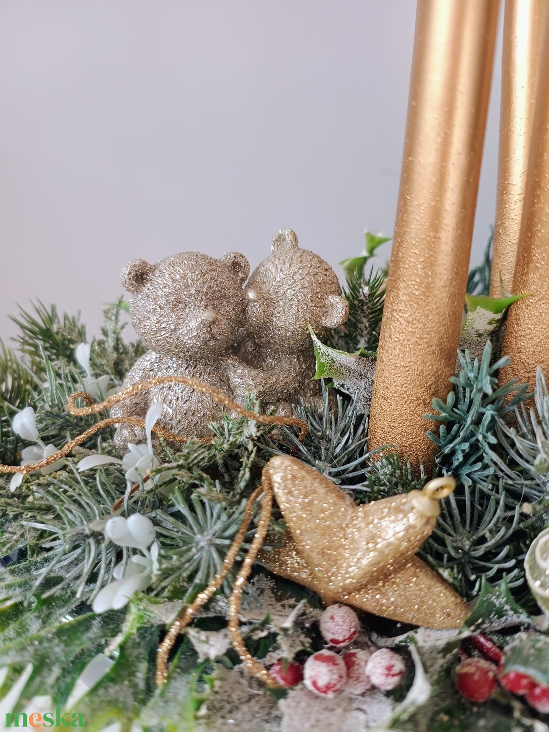 Szürke ovális kaspóban arany-zöld macis hosszú gyertyás karácsonyi adventi ünnepi asztaldísz - karácsony - adventi díszek - adventi asztaldísz - Meska.hu