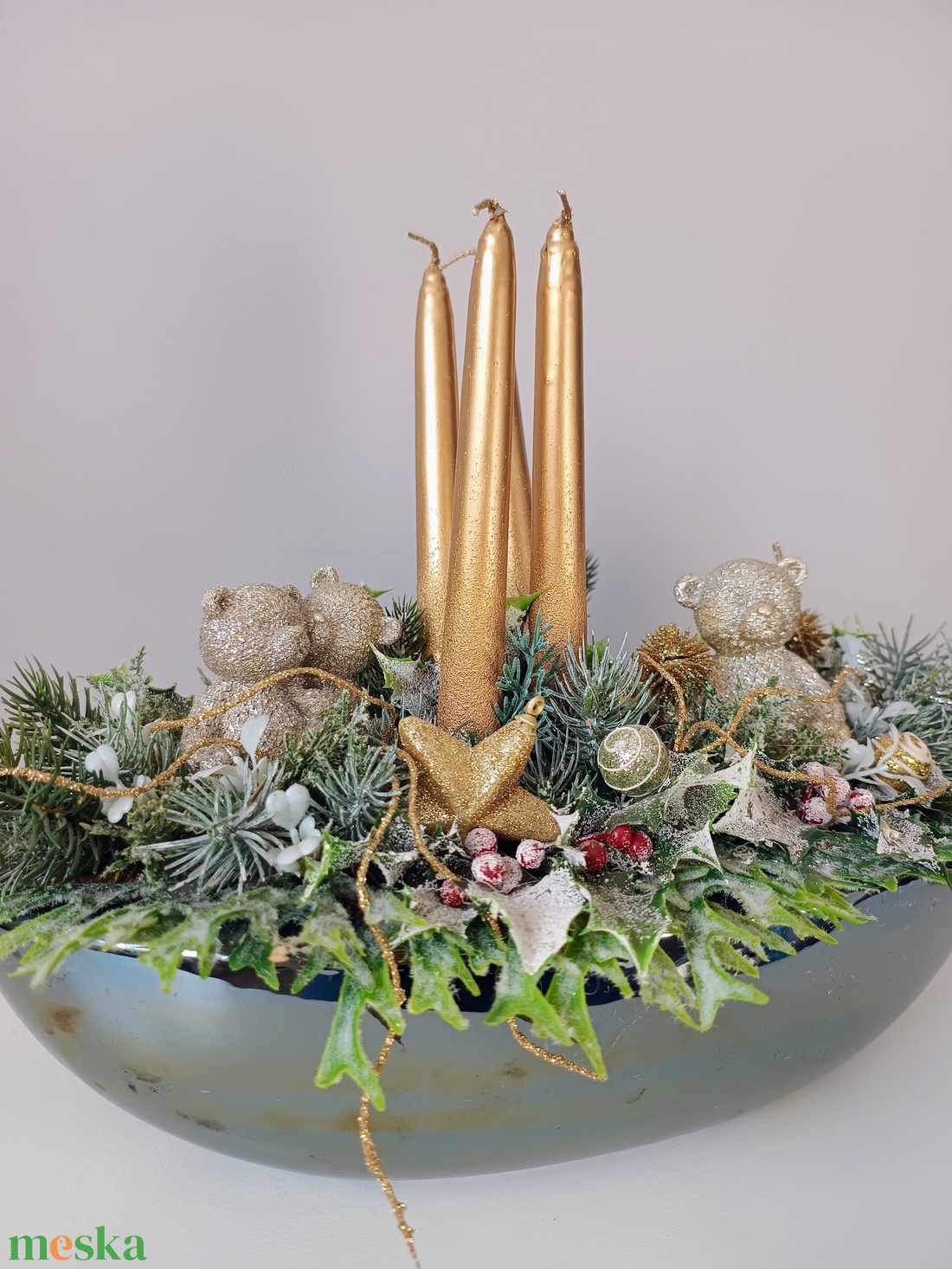 Szürke ovális kaspóban arany-zöld macis hosszú gyertyás karácsonyi adventi ünnepi asztaldísz - karácsony - adventi díszek - adventi asztaldísz - Meska.hu
